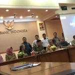 Tim Pengendali inflasi Daerah (TPID) Kota Kediri usai membahas pergerakan harga kebutuhan saat memasuki bukan Ramadhan di lantai V Bank Indonesia Kediri. foto: ARIF K/ BANGSAONLINE