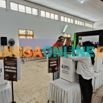 Simulasi pemungutan suara yang dilaksanakan oleh KPU Kabupaten Kediri. Foto: Muji Harjita/BANGSAONLINE