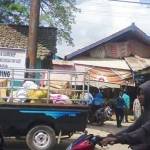 Suasana Pasar Ganding yang ramai jelang lebaran ketupat. Foto: faisol/BANGSAONLINE