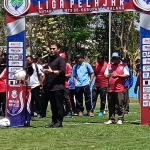 Bupati Malang Sanusi memberikan sambutan saat membuka liga pelajar.