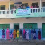 Gedung sekolah yang dimiliki Yayasan Hadirur Rahman, berupa kelas 6 lokal masing-masing dua lantai. 