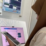 Welmina Detha Ivoatmaja saat berkunjung di Kantor BPJS Kesehatan Cabang Madiun memeriksa status kepesertaannya