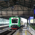 KA BIAS yang ditarik hingga stasiun Caruban.