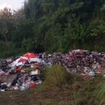 Kondisi sampah yang menumpuk di lahan rencana pembangunan  Islamic Science Park Bangkalan