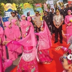 Prosesi pedang pora menyambut Kapolres Bangkalan yang baru AKBP Rama S. Putra bersama Istri Ny. Nova Rama.