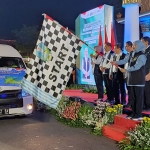 Gubernur Jawa Timur Khofifah Indar Parawansa memberangkatkan Tim Pelayanan Kesehatan (Yankes) ke Pulau Kangean.