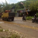 Kerusakan jalan di Desa Ngetal kecamatan Pogalan, Trenggalek. foto: herman/ BANGSAONLINE