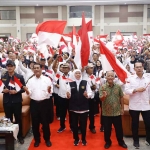 Gubernur Khofifah saat bertemu ribuan penyuluh pertanian dan petani se-Jawa Timur di Tuban.