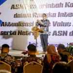 Pj Wali Kota Mojokerto Moh Ali Kuncoro SSTP MSI saat memberikan arahan kepada para ASN Birokrasi Kota Mojokerto (dok. ist)