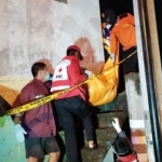 Korban saat dievakuasi petugas. foto: SOFFAN/ BANGSAONLINE
