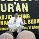Sejumlah ulama, habaib, dan umat Islam dari berbagai daerah berkumpul di Masjid Agung Sunan Ampel dalam peringatan Nuzulul Quran di Surabaya, Selasa (21/5) malam hingga Rabu (22/5) dini hari. foto: istimewa.