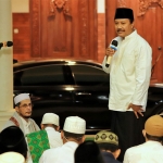 Wali Kota Pasuruan Gus Ipul saat memberikan arahan usai salat tarawih berjamaah.