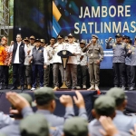 Pj Gubernur Jatim saat memberi sambutan di Jambore Satlinmas.