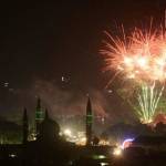 Pesta kembang api di Alun-alun kota Trenggalek. foto: HERMAN/ BANGSAONLINE