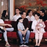 Presiden Joko Widodo bersama istri, anak, menantu dan cucunya. Foto: instagram