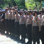 Sebanyak 400 lebih personel Polrestabes Surabaya amankan sidang perdana MSAT.