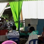 Suasana penghitungan suara di Desa Kauman, Kecamatan Ngoro, Jombang, Kamis (24/11). foto: ROMZA/ BANGSAONLINE