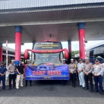 Anggota Satlantas polres Ngawi bersama tim melakukan Ramp Check di terminal Kertonegoro