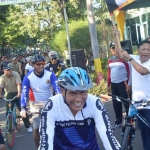 Bupati Sambari saat melepas gowes.