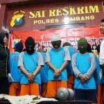 SADIS: Para pelaku pengeroyokan Abdullah. foto: rony suhartomo/ BANGSAONLINE