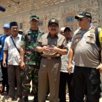 Gubernur, Pangdam V/Brawijaya serta Kapolda Jatim mengunjungi Pulau Sapudi, Kabupaten Sumenep untuk melihat korban bencana gempa bumi Jawa Timur, Kamis (11/10) dini hari.