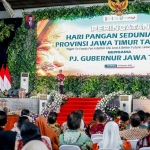 Pj Gubernur Jatim saat memberi sambutan di peringatan Hari Pangan Sedunia.