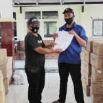 Tim Logistik saat mendistribusikan logistik ke kecamatan, Kamis (19/1). foto: ist.