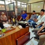 Lima kepala desa saat dimintai keterangan oleh Bawaslu Pamekasan bersama kuasa hukum.