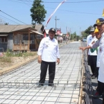 Salah satu proyek akses jalan di Kabupaten Blitar. foto: AKINA/ BANGSAONLINE