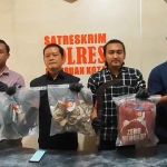 Konferensi pers terkait kasus pencurian di Mapolres Pasuruan Kota.