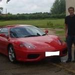 Jacyn Heavens dengan Ferrari yang dibeli dengan jerih payahnya. foto: repro mirror.co.uk