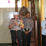 Kapolres Bojonegoro menyampaikan kesan-kesannya sambil menitikkan air mata usai yasin dan tahlil rutin.