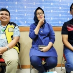 Kadinkes Kota Surabaya bersama kepala KKP Kelas 1 Surabaya saat jumpa pers. foto: ist
