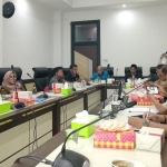 Cabang Dinas Kehutanan Lumajang Provinsi Jawa Timur saat rapat dengan dengan Komisi I DPRD Kabupaten Pasuruan.