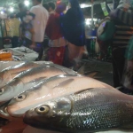 Pasar Bandeng diselenggarakan tiap menjelang Lebaran. foto: SYUHUD/ BANGSAONLINE