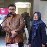 Bupati dan Wakil Bupati Kediri Terpilih Hanindito Himawan Pramana dan Dewi Mariya Ulfa, usai menjalani tes kesehatan. (Ist)