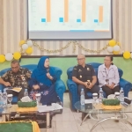 Kepala KPPN Tuban Martina Sri Mulyani dan KPP Pratama Hanis Purwanto saat memaparkan dana TKD ke pemda dan perolehan PNBP Kabupaten Tuban.