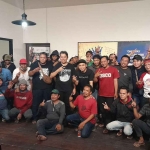 Mas Iin selaku calon bupati saat menerima dukungan dari MPSS atau masyarakat pecinta sepak bola Sidoarjo. Foto: Ist