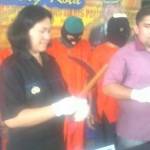 Keempat pelaku pembawa sajam, saat gelar rilis di halaman Mapolres Malang Kota, Selasa (16/02). foto: iwan irawan/ BANGSAONLINE