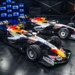 Livery musim 2026 Racing Bulls yang didominasi warna putih dan aksen biru, dalam acara khusus di Michigan Central Station, Detroit, Amerika Serikat. Foto: Formula1