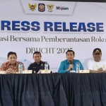 Plt. Sekda Kota Kediri, Ferry Djatmiko, (pegang mik) saat memberi sambutan. (Ist)