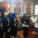 Mahasiswa FEB Universitas Widyagama Malang saat office tour ke KPU Jatim. Foto: Ist