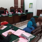Para saksi saat menjalani persidangan di PN Surabaya
