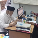 Mantan Bupati Sidoarjo saat diterima petugas registrasi di Lapas Kelas I Surabaya (Porong).
