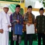 Menpora Imam Nahrawi dan Mendikbud Muhadjir Effendi saat menghadiri Reuni Akbar Alumni MAN Tambakberas Jombang, Sabtu (24/12). foto: ROMZA/ BANGSAONLINE