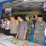 Pemerintah Kota Blitar bersama Polres Blitar Kota saat melakukan sidak di sejumlah swalayan di Kota Blitar, Senin (20/5/2019).