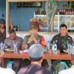 Tim Sergap Mabes TNI AD melakukan dialog dengan petani.