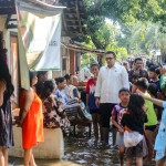 Pj Wali Kota Mojokerto, Ali Kuncoro saat memantau banjir