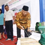 ?Wabup saat membuka bantuan Mensos RI  secara simbolis.