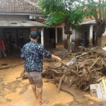 Bencana banjir bandang terjadi di Desa Alasmalang, Kecamatan Singojuruh, Kabupaten Banyuwangi. 